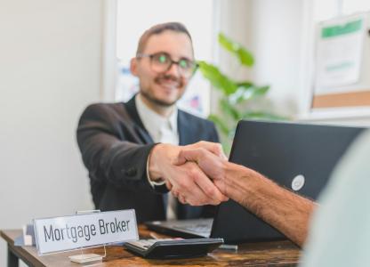 Bild som illustrerar Konsumentkreditlagen-sms-lan-forblir-dyra